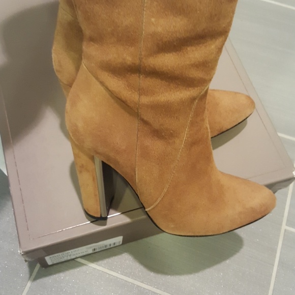 BCBG MAX AZRIA Boot 8.5 - Picture 8 of 8